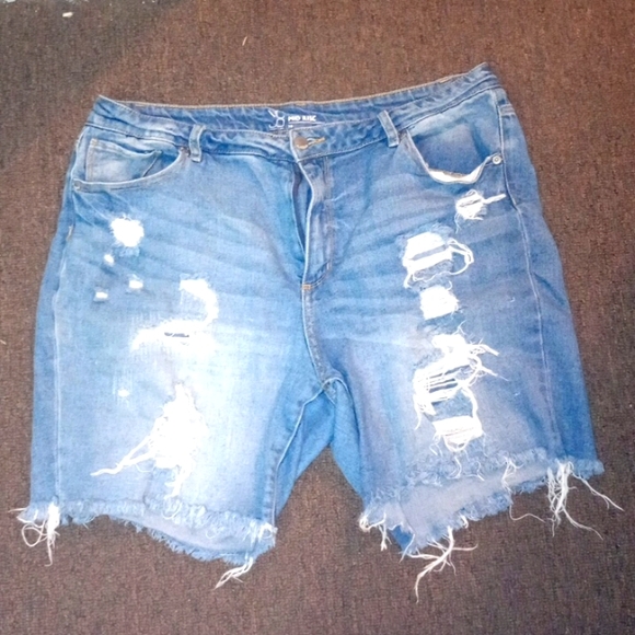 Mid rise shorts - Picture 1 of 7